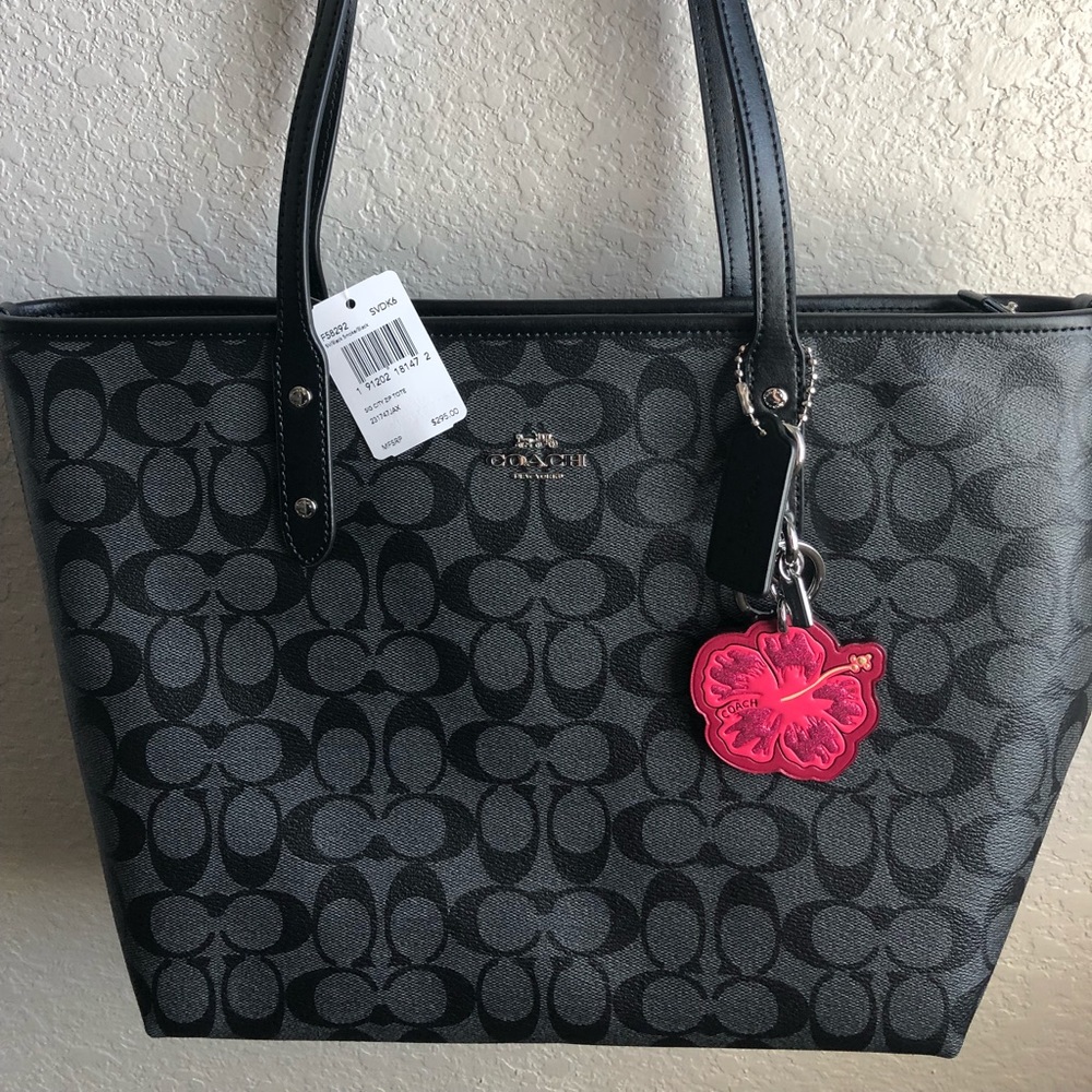 NWT Coach purse-keychain not-included